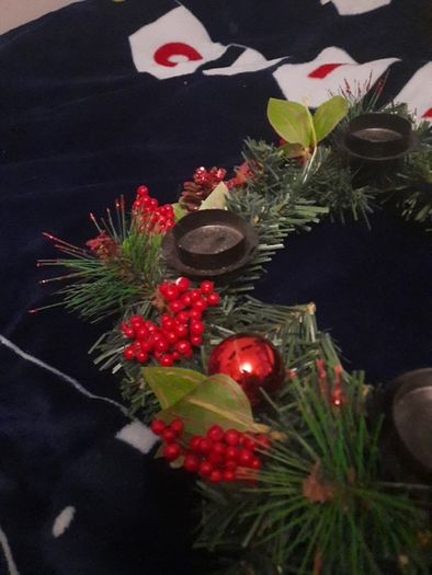 candle wreath centrepiece