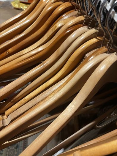 wooden hangers x 60