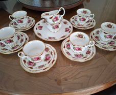 21 piece Elizabethan/Royal Albert Old Country Roses Bone China Tea Set