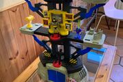 Batman Playset Transforming. Plus figures.