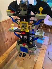 Batman Playset Transforming. Plus figures.