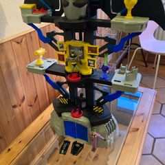 Batman Playset Transforming. Plus figures.