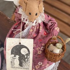 Vintage Diane Freeman Designs Handmade Mouse Figurine Country Lady with Basket (Made in England)