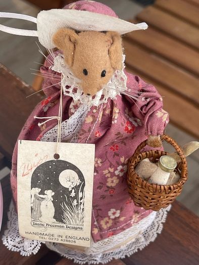 Vintage Diane Freeman Designs Handmade Mouse Figurine Country Lady with Basket (Made in England)