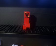 lego Minecraft creeper red