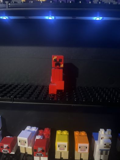 lego Minecraft creeper red