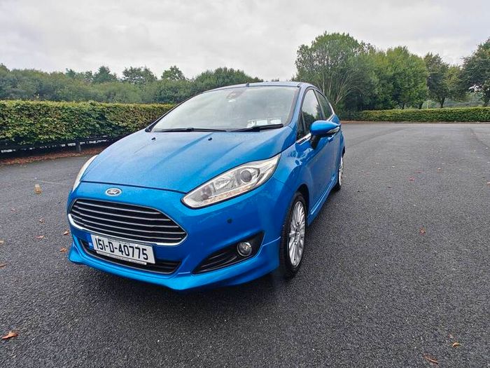 2015 Ford Fiesta Automatic low mileage