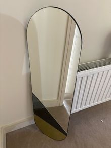Wall hinging Mirror