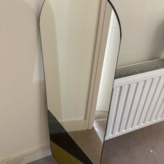 Wall hinging Mirror