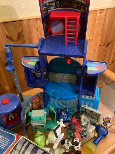 PJMasks Mission Control HQ plus Busy book/Figured& PJMasks smallHQ