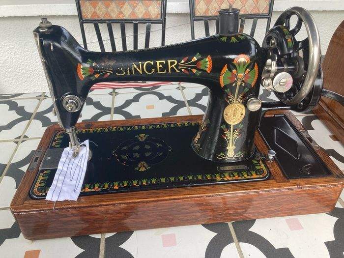 Antique singer 66K sewing machine