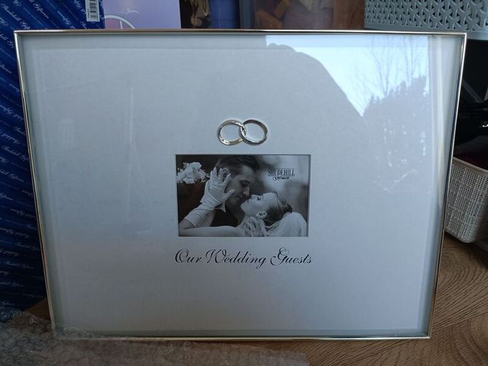 Guest signing frame