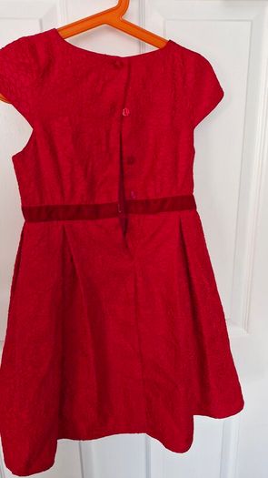 Bundle of 7 dresses, age 5-6.