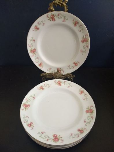 Lovely Set of Five Matching Vintage Floral Tea Plates by Tuscan China in a Lovely Pattern Featuring Subtle Pink Rose Posies with Swags