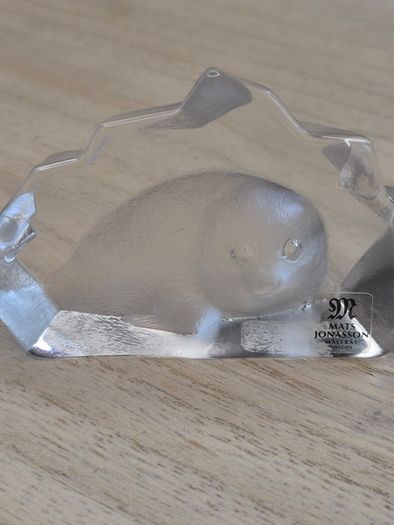 Vintage Mats Jonasson Maleras Swedish Crystal Glass Seal Paperweight Figurine