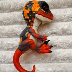 Blaze Untamed Raptor Velociraptor Fingerlings Orange & Yellow Dinosaur Used Please see photos