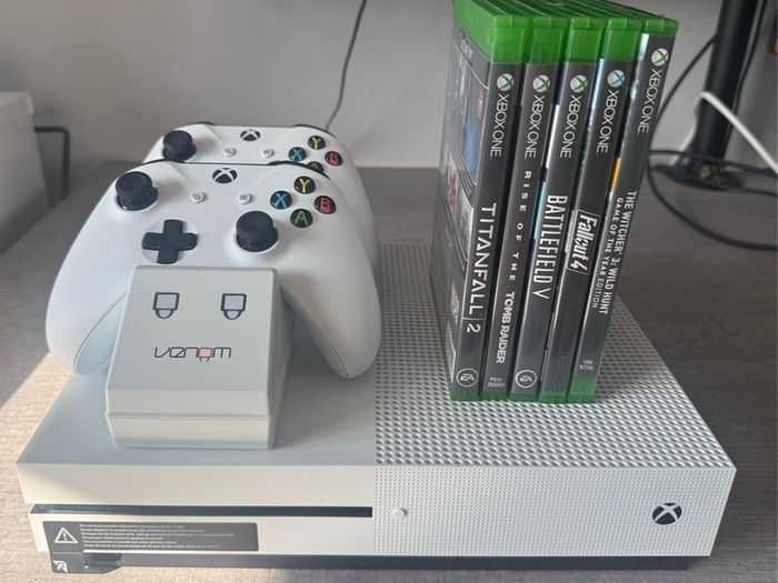X Box One S + Controllers + Dual Charging Dock