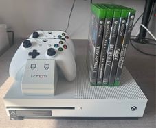 X Box One S + Controllers + Dual Charging Dock