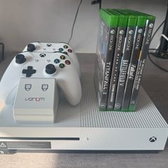 X Box One S + Controllers + Dual Charging Dock