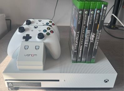 X Box One S + Controllers + Dual Charging Dock