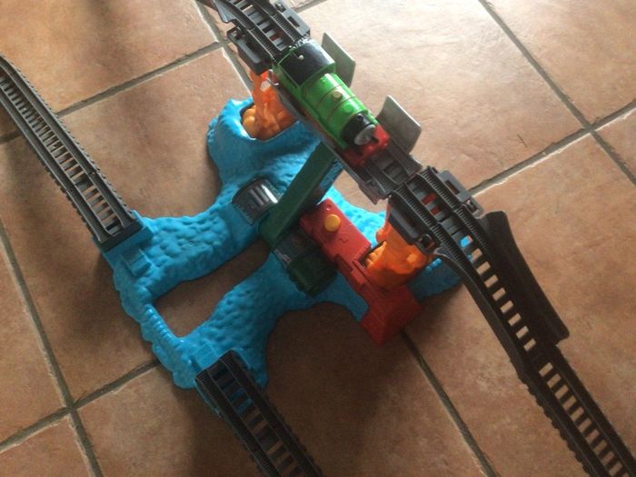 Thomas the tank engine bridge train lift