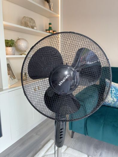 16" Inch, Black Pedestal Fan from Schallen