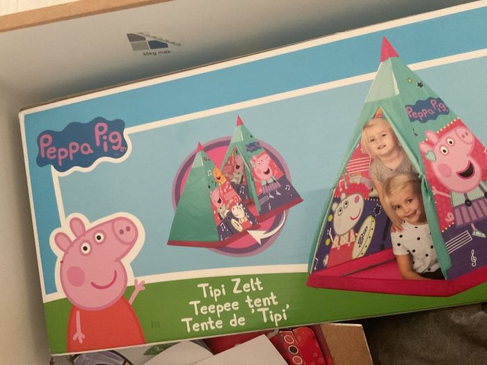 Peppa tipper tent and cocmelon chair