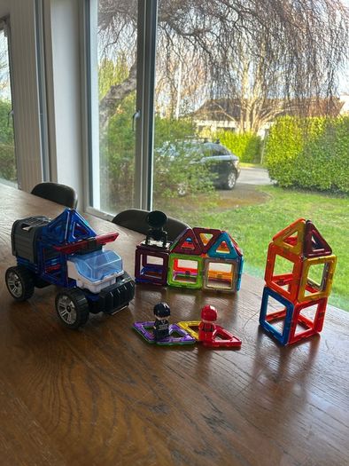 Magformers - Police Rescue plus Magformers - Police Rescue plus 30 additional tiles
