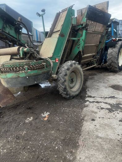 Beet harvester