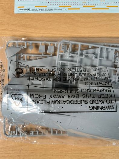 Revell 05003 1:720 USS Ronald Reagan Aircraft Carrier Model