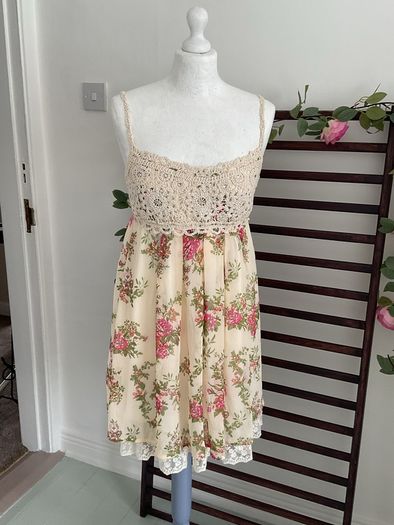 dress Bnwot cream floral mini dress size medium Christina V brand