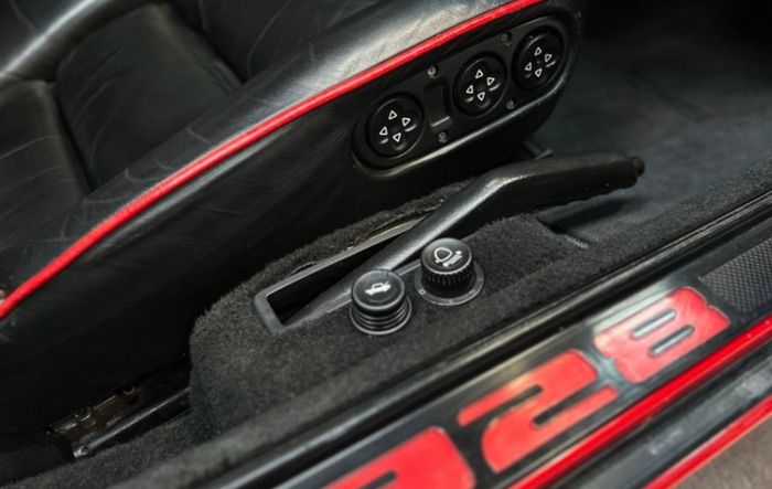 Porsche 928 S4 5.0 V8 Automatic