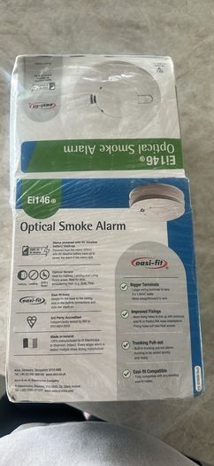 X4 Optical smoke alarm mains powered with 9V alkaline battery back up