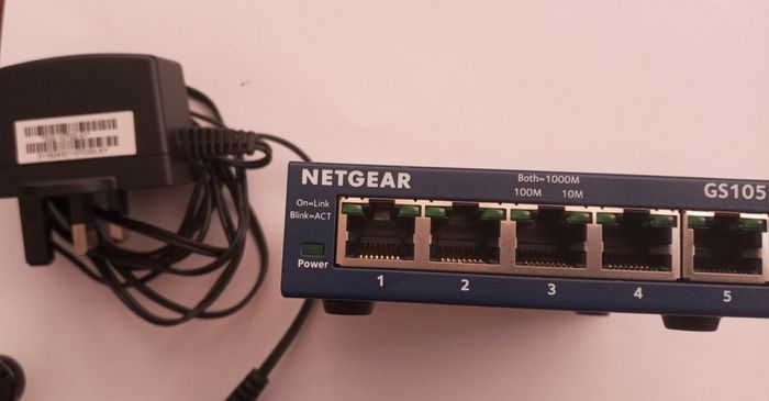 Netgear ProSafe 5 Port Gigabit Switch GS105