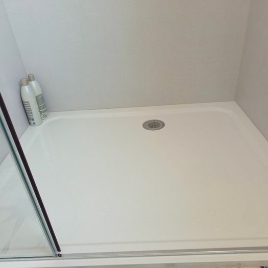 Senstec shower tray