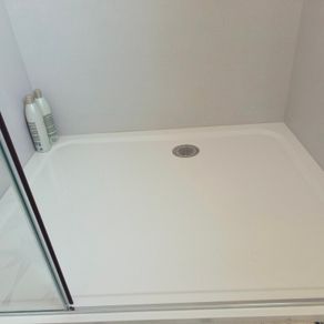 Senstec shower tray