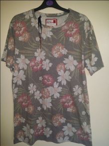 BNWT Centered t-shirt  Unisex size XL UK16 EUR44 Postage included