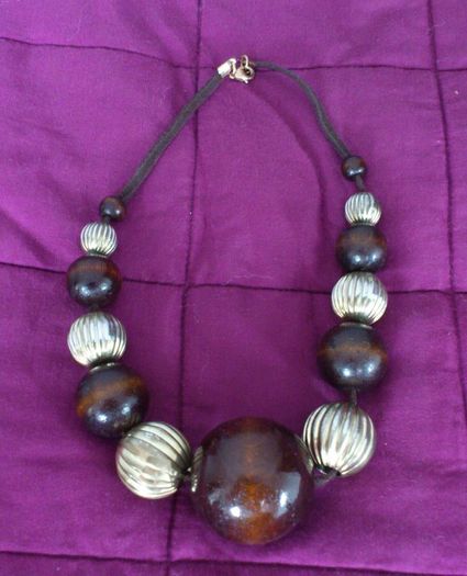 Set of 2 necklaces and earrings