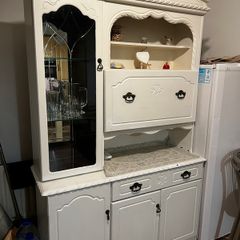 display cabinet / hutch