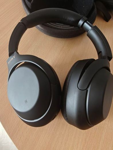 Sony WH1000XM3 Noise Cancelling Headphones Black with Case