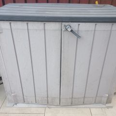 Outdoor storage shed
