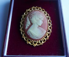 Vintage Cameo Carved  Gold tone Pin Brooch