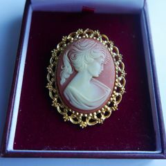 Vintage Cameo Carved  Gold tone Pin Brooch