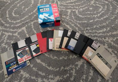 11 x  floppy discs , discette, assorted bundle