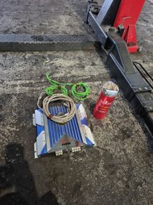12 volt amplifier and capacitor