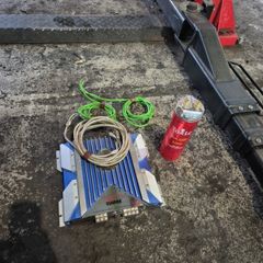 12 volt amplifier and capacitor