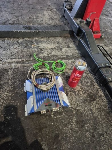 12 volt amplifier and capacitor