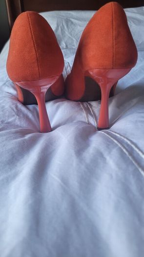 Matching orange shoes and bag