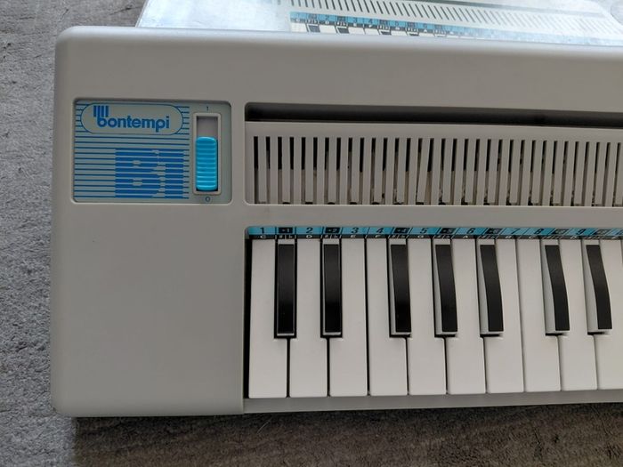 vinatge Bontempi keyboard in box works