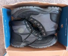 Steel blue working boots, size 12